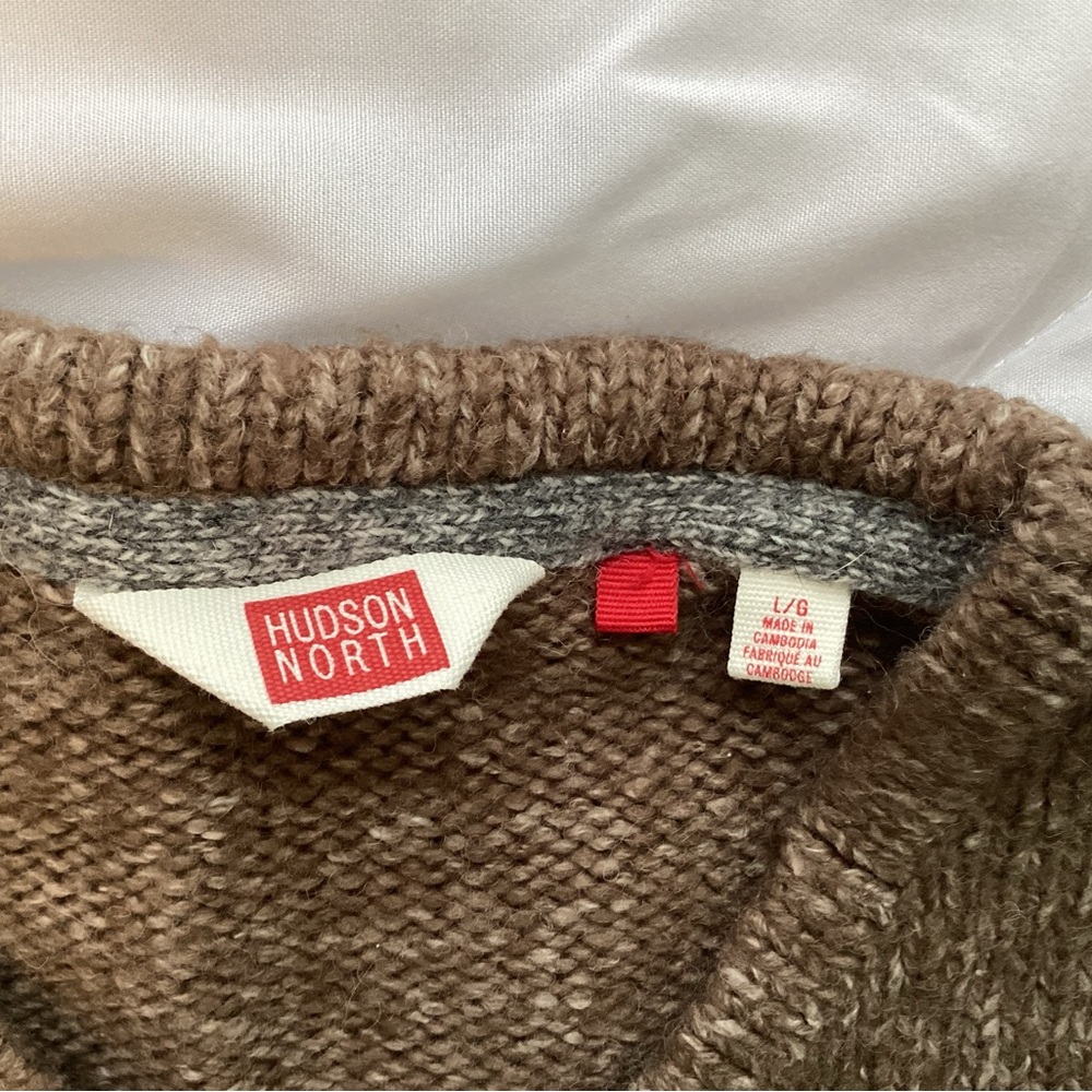Men’s Hudson North Brown Knit Sweater. Size large.   B8